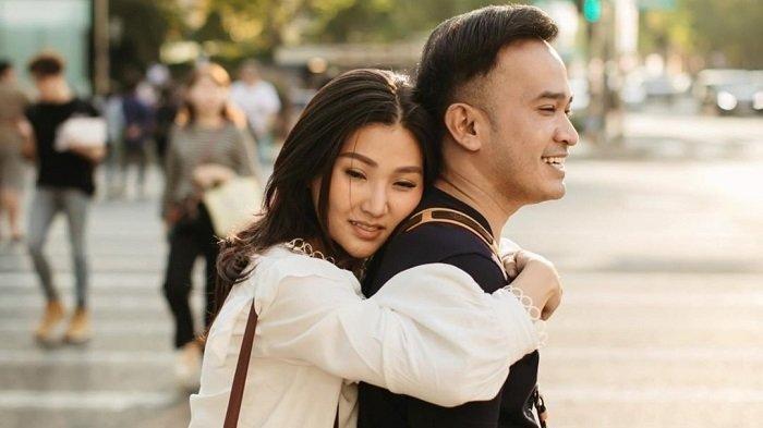 Artis sekaligus presenter Ruben Onsu memposting kata-kata bijak di media sosial Instagram miliknya usai menggugat cerai Sarwendah.