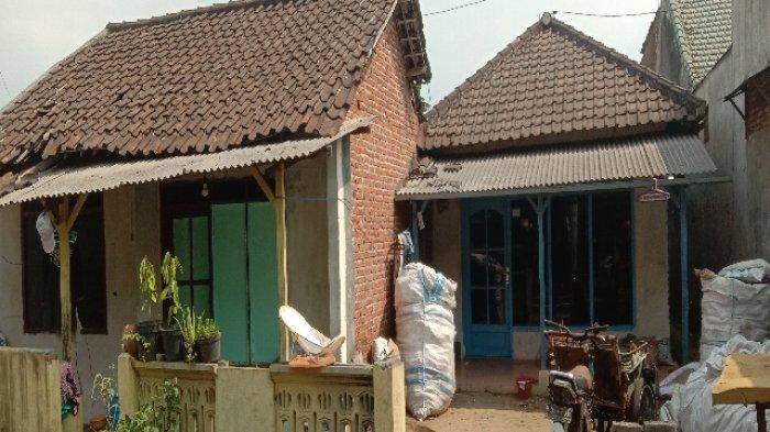 Rumah tersangka yang berada di wilayah Kecamatan Kedungkandang Kota Malang. Di tempat inilah, korban D disiksa dan dianaya oleh para tersangka selama kurun waktu 6 bulan.