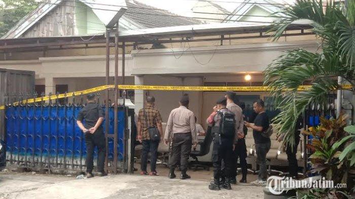 Rumah yang dijadikan sebagai pabrik narkoba yang terletak di Jalan Bukit Barisan No 2 Kecamatan Klojen Kota Malang, Selasa (2/7/2024) digerebek tim gabungan dari Bareskrim Polri dan Ditjen Bea Cukai.
