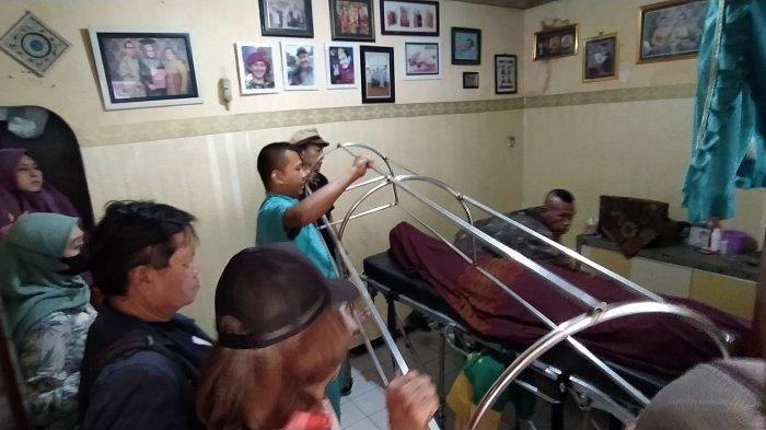 Saat jenazah Eko Londo tiba di rumah duka Kembang Kuning, Pakis, Sawahan, Surabaya