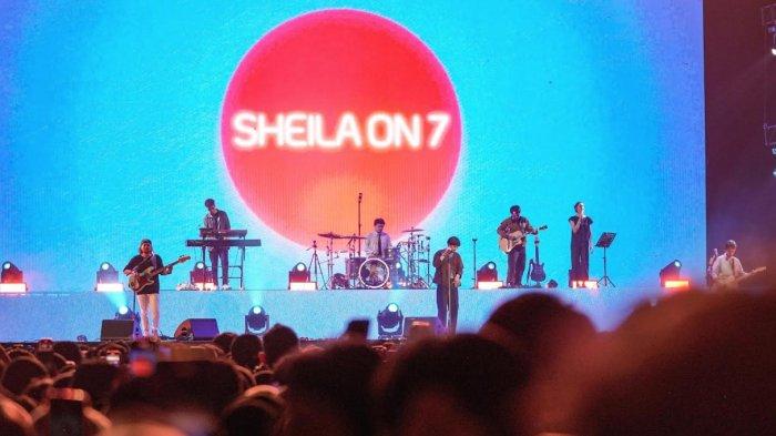 Sabtu (28/9/2024) menjadi hari yang tak terlupakan bagi para penggemar Sheila On 7 yang menghadiri konser