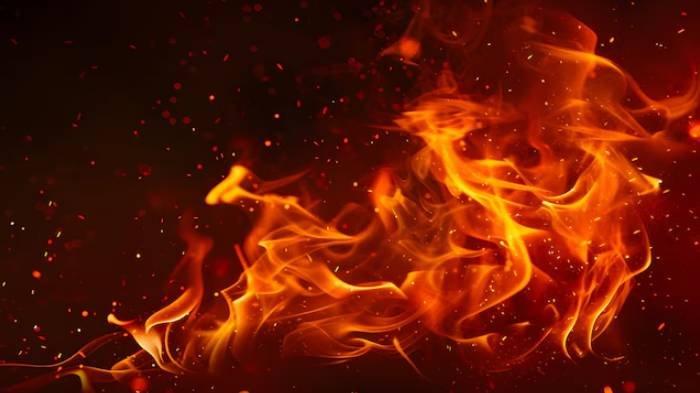 SEKDES BAKAR KEKASIH - Ilustrasi api. Seorang sekretaris desa (Sekdes) di Padangsidimpuan bernama Jhonni Pahri (46) warga Desa Ujung Gurap, Kecamatan Padang Sidimpuan Batunadua terpaksa meringkuk di balik jeruji besi karena nekat membakar kekasihnya.
