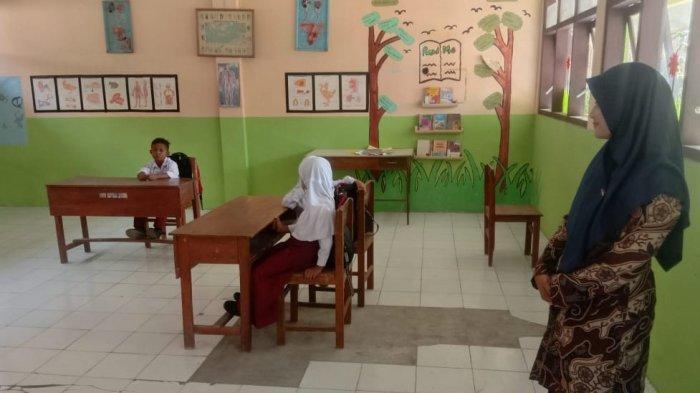 Sekolah Dasar Negeri 1 Bades, Pasirian, Lumajang hanya mendapat 4 murid baru dalam Penerimaan Peserta Didik Baru (PPDB) tahun 2023/2024
