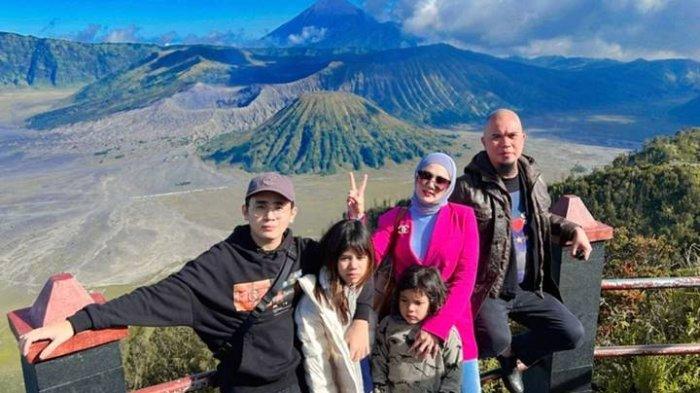 Setiap Idulfitri, Mulan Jameela dan Rafly Aziz selalu berkumpul bersama keluarga.