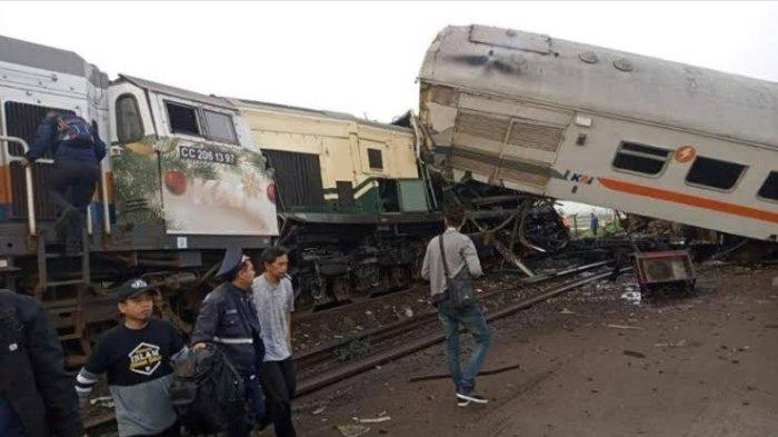 Situasi tabrakan KA Turangga vs KA Commuter Line Bandung Raya di rel tunggal di Petak Jalan Haurpugur – Cicalengka, Jumat (5/1/2024). KA Turangga diketahui berangkat dari Surabaya tujuan Bandung