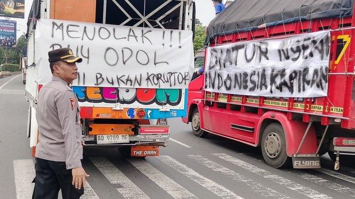 PUNGLI SOPIR TRUK - Foto ilustrasi untuk berita terkait sejumlah sopir truk asal Kendal, Jawa Tengah mengeluhkan praktik pungutan liar yang diduga dilakukan oleh oknum petugas Dinas Perhubungan (Dishub) di beberapa wilayah luar kota, khususnya di Karawang dan Bekasi, Jawa Barat.