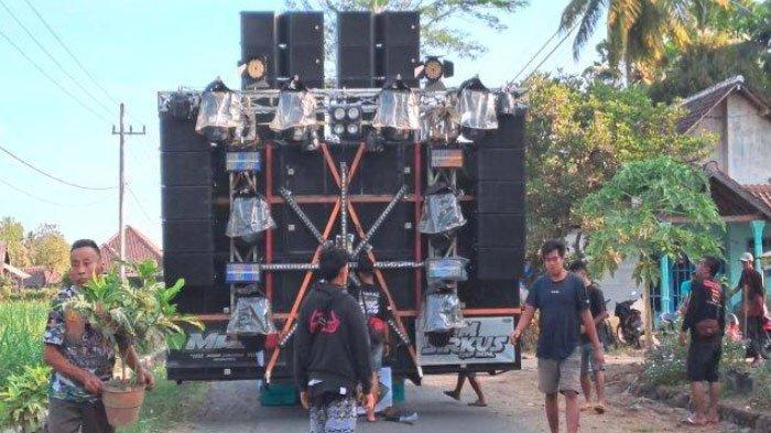 POLEMIK SOUND HOREG : Sound Horeg di Desa Urek-urek, Kecamatan Gondanglegi, Kabupaten Malang.