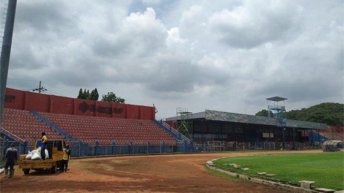 PERBAIKAN - Stadion Brawijaya Kota Kediri saat dalam proses perbaikan beberapa waktu lalu. Pihak Persik Kediri memastikan akan tetap berkandang di stadion ini pada Liga 1 Indonesia Musim 2025/2026