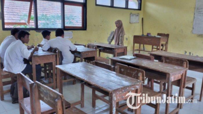 Suasana Kegiatan Belajar Mengajar SMPN Satu Atap Gemarang Kelas VII Selasa (30/1/2024)
