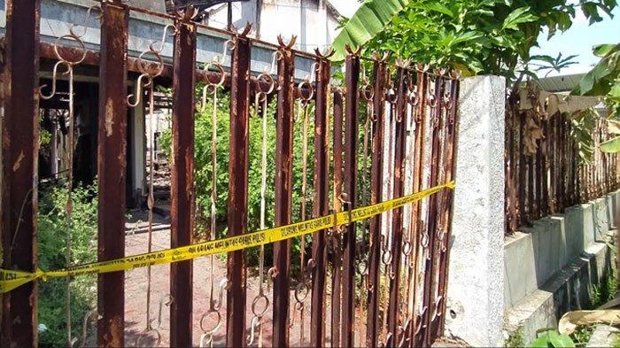 Suasana pasca kebakaran yang akibatkan 2 lansia tewas terpanggang di Jalan Kertajaya Indah Timur IX, Manyar Sabrangan, Mulyorejo, Kota Surabaya, pada Selasa (14/11/2023) dini hari.