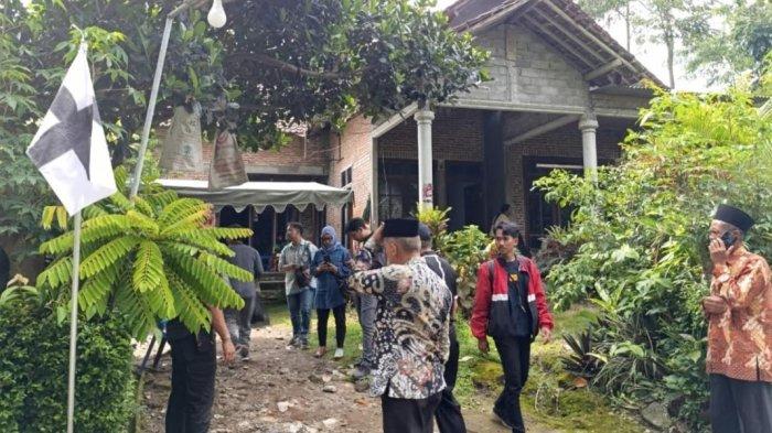 Suasana rumah ibu kandung korban di Desa Sidodadi, Kecamatan Garum, Kabupaten Blitar, Jumat (24/1/2025).