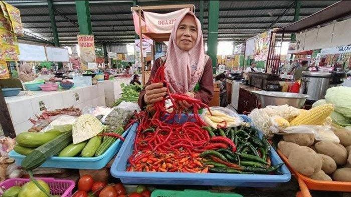 Sumartini, pedagang di Pasar Klojen terkait kenaikan harga cabai di Kota Malang, Rabu (8/1/2025).