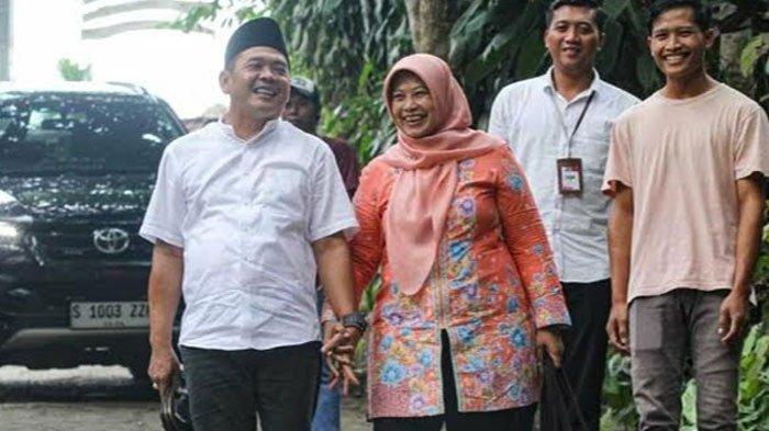Sumrambah dan Istrinya Wiwin Isnawati saat Mengunjungi satu Wilayah di Kecamatan Wonosalam Jombang