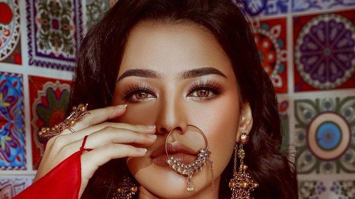 Susan Sameh tampil bak aktris Bollywood.