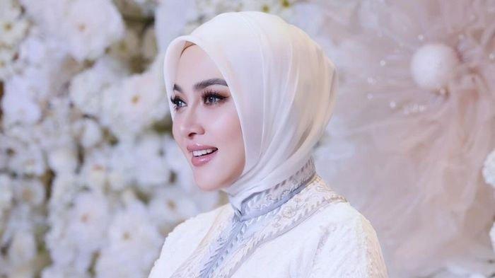 Penyanyi Syahrini.