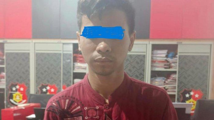 PENCURIAN - Tampang MPS (20) karyawan toko jajanan oleh-oleh di Desa/Kecamatan Padangan, Kabupaten Bojonegoro, nekat mencuri mobil milik bosnya sendiri.