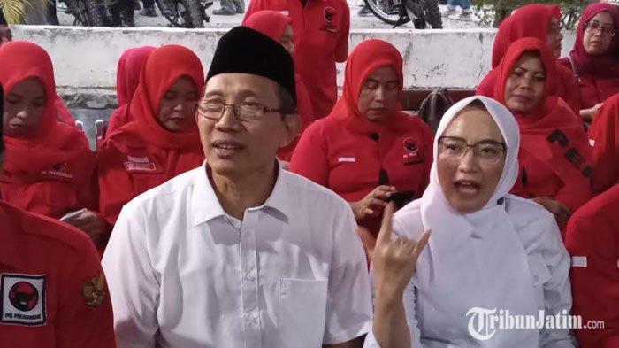 Teguh Haryono dan Farida Hidayati saat tiba di KPU Bojonegoro, Kamis (29/8/2024) petang