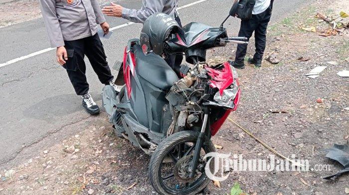 ADU BANTENG - Terjadi kecelakaan maut di Tuban, Jawa Timur, Selasa (15/4/2025). Motor Honda Vario dan Suzuki Satria adu banteng hingga menewaskan kakek berusia 65 tahun, sementara satu pemuda luka-luka.
