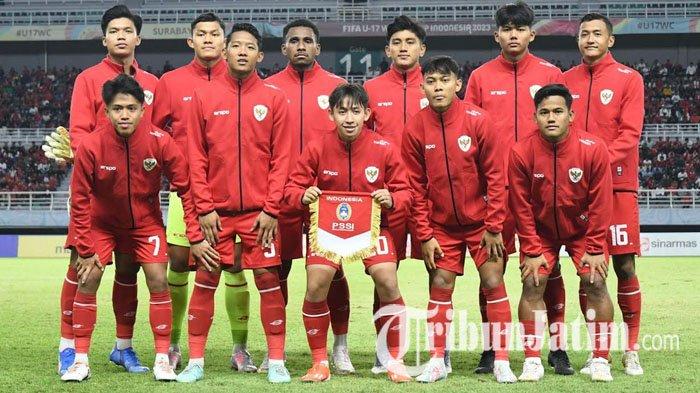 Skuad utama Timnas Indonesia U-19 menghadapi Timnas Kamboja U-19 pada laga kedua Grup A Piala AFF U-19 2024, di Stadion Gelora Bung Tomo (GBT) Surabaya, Sabtu (20/7/2024) malam.