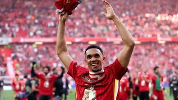 Trent Alexander-Arnold saat mengenakan seragam Liverpool.