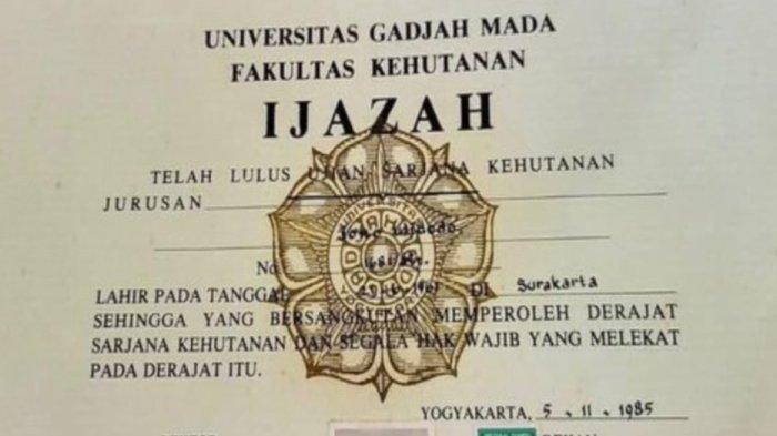 JOKOWI KENANG MASA KULIAH - Ilustrasi ijazah UGM untuk berita hasil mediasi kasus tudingan ijazah palsu Jokowi. Mediasi perkara gugatan tuduhan ijazah palsu Jokowi yang digelar di Pengadilan Negeri Solo, Jawa Tengah, Rabu (21/5/2025), berakhir tanpa kesepakatan.