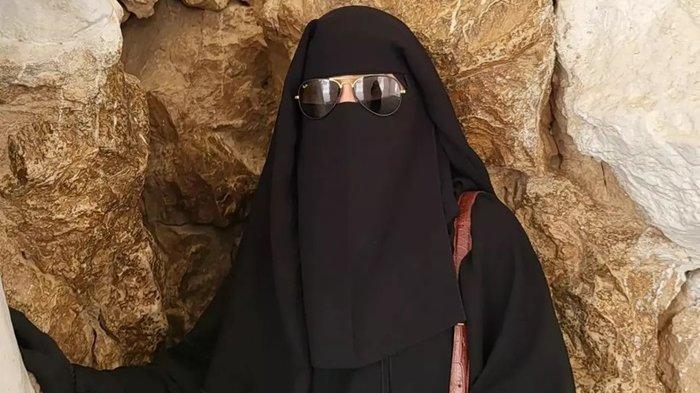 Umi Pipik pernah melakukan perjuangan sebelum dinikahi mendiang Uje. Ibu Abidzar Al Ghifari ini menceritakan syarat yang harus ia penuhi itu.