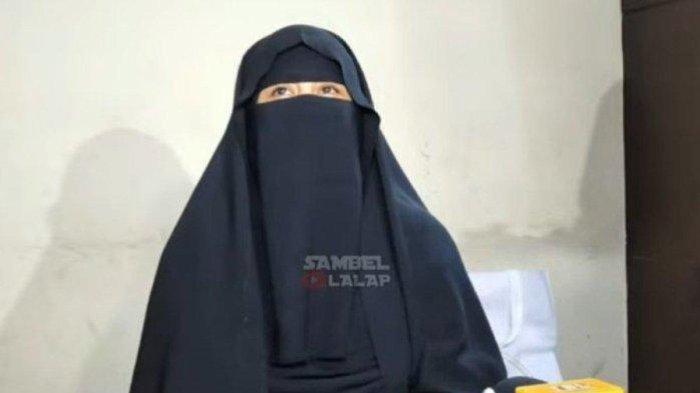 Umi Pipik tak terpengaruh dengan cacian.