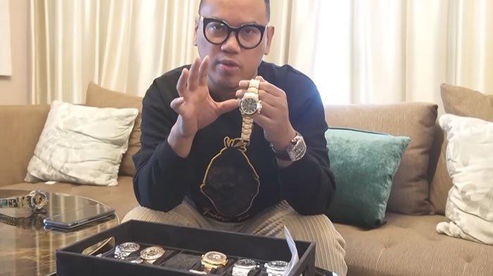 Uya Kuya pamer jam tangan termahal di dunia yang masuk koleksinya. Harganya bisa mencapai Rp240 Miliar.