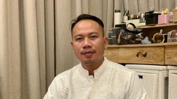 Jika nantinya terpilih menjadi anggota legislatif, Vicky Prasetyo menegaskan bahwa dia tidak akan meninggalkan dunia hiburan.