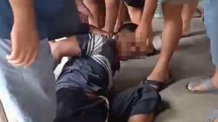 Viral video maling sepeda motor tertangkap warga nyaris dimassa. Pelaku ditangkap saat balik ke TKP untuk ambil motornya di pasar