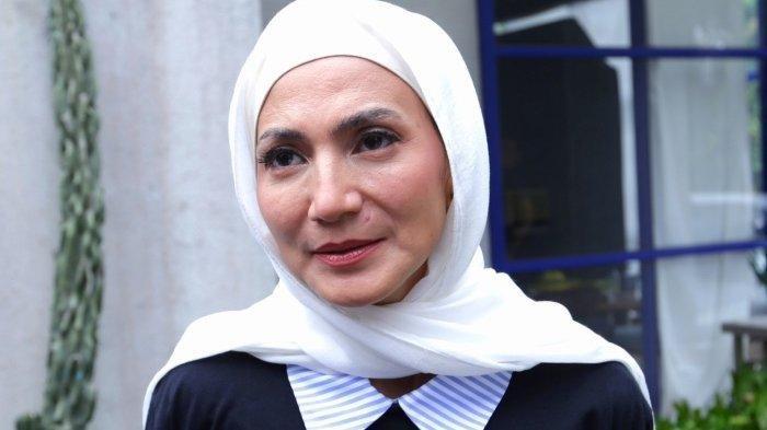 Politikus sekaligus artis Wanda Hamidah mengumumkan dirinya mundur dari keanggotaan Partai Golkar.