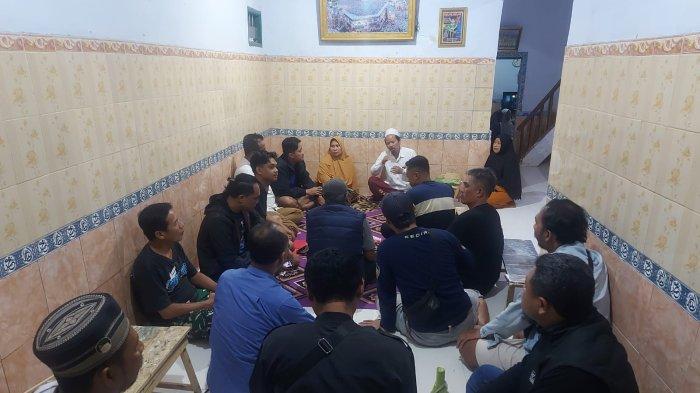 Warga Dusun Templek, Desa Gadungan, Kecamatan Puncu, Kabupaten Kediri dihebohkan dengan penemuan bayi di teras rumah warga, Minggu (17/3/2024) malam.