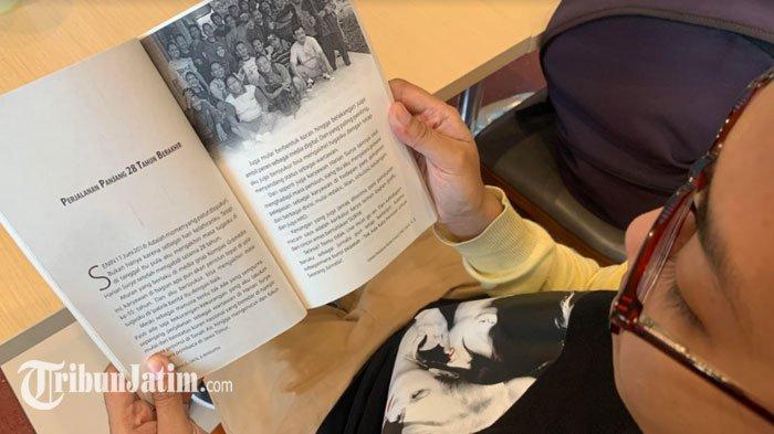 Wartawan usia emas Raden Pramu meluncurkan sebuah buku ‘Jurnalis, Cinta dan Kehidupan’, buku tersebut merupakan catatan perjalanan dedikasinya pada bidang literasi sejak 1963 hingga 2023.