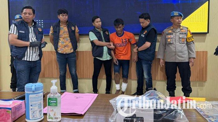 Yusa Cahyo Utomo saat dibawa ke Mapolres Kediri, Jumat (6/12/2024). Yusa merupakan pelaku pembunuhan satu keluarga di Desa Pandantoyo, Kecamatan Ngancar, Kabupaten Kediri. Ia merupakan adik kandung salah satu korban, Kristina.