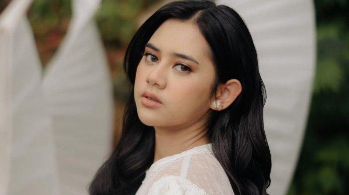 Belum lama ini, Ziva Magnolya menuruti permintaan penggemarnya untuk menyanyikan lagu yang tengah viral berjudul 'Fall in Love Alone' milik Stacey Ryan. Hal ini kemudian di-notice oleh Stacey.