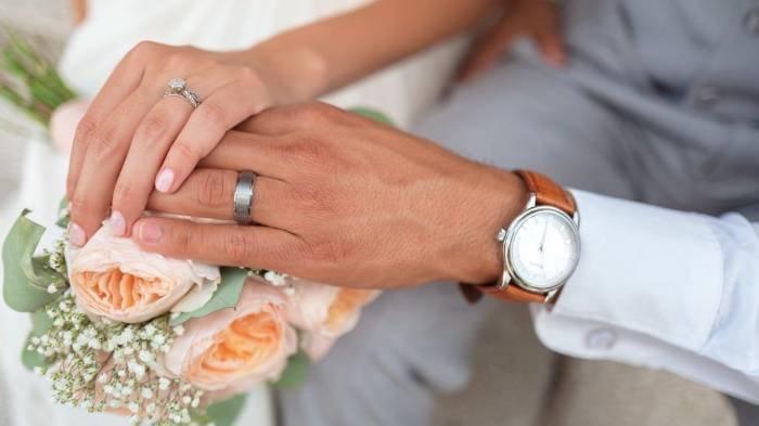 Ilustrasi - Acara akad nikah pernikahan di Sulawesi Tenggara, prosesi ijab kabul via video call karena wabah virus Corona.