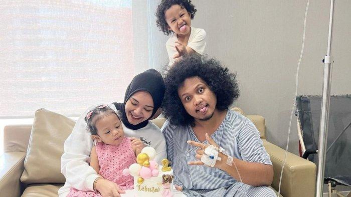 Potret keluarga Babe Cabitam, komika meninggal dunia hari ini, Selasa (9/4/2024).