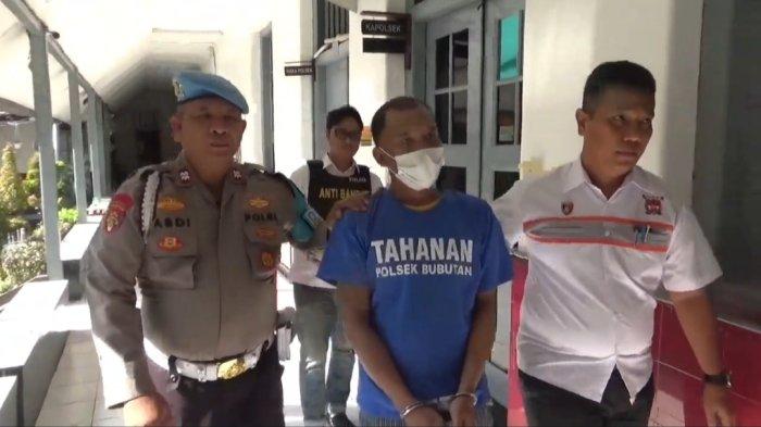 DIKELER KE PENJARA - Dua polisi menggiring A.A.N (tengah) menuju tempat tahanan. Dia terjerat kasus pencurian 14 sepeda motor dan 1 mobil milik orang tuanya sendiri.