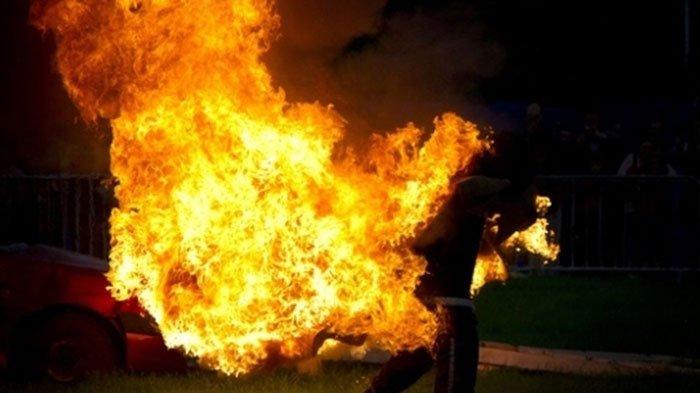 Ilustrasi bocah usia 7 tahun di Semarang dibakar teman sepermainannya saat beli jajan di warung. Kini trauma tiap jendela rumah dibuka.