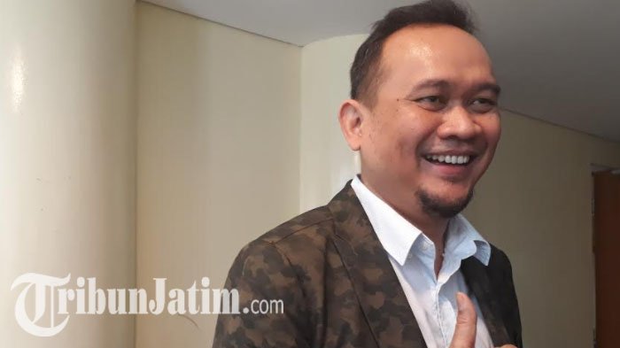 Cak Lontong saat hadir di acara pengukuhan mahasiswa baru Universitas Airlangga Surabaya, Rabu (2/8/2017)