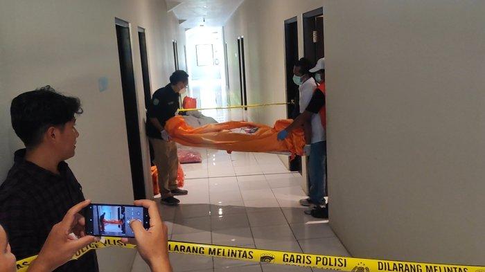 CEMBURU BERUJUNG MAUT - Tim Inafis Polres Trenggalek melakukan olah Tempat Kejadian Perkara (TKP) lokasi dugaan pembunuhan di Hotel Bukit Jaas Permai, Kelurahan Tamanan, Kecamatan/Kabupaten Trenggalek, Jawa Timur, Rabu (9/4/2025). Pria berinisial SE (41) tega membunuh pacarnya dengan motif cemburu karena korban YN (34) masih berkomunikasi dengan mantan suaminya.