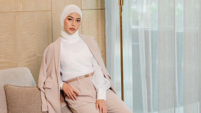 DATA PRIBADI DISEBAR - Selebgram Dara Arafah. Ia menjadi perbincangan usai data pribadinya dibocorkan oleh petugas asuransi, Rabu (9/7/2025).
