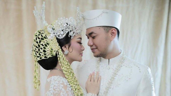 Di awal pernikahannya, Zaskia Gotik dan Sirajuddin Mahmud sudah diramal cerai. Kini terbukti?