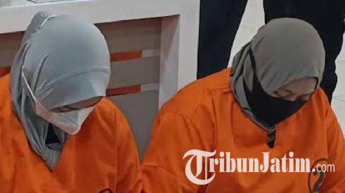 NMC (31) warga Kelurahan Sukoharjo, Kecamatan Klojen, Kota Malang, dan EW (45) warga Desa Kendalpayak, Kecamatan Pakisaji, Kabupaten Malang, nekat memalsukan dokumen untuk pengajuan pinjaman uang ke bank. Keduanya hanya bisa tertunduk lesu saat dihadirkan dalam press release, Minggu (12/11/2023).