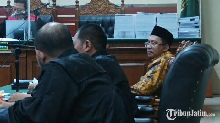 Suasana sidang lanjutan dugaan korupsi pemotongan dana insentif ASN BPPD Sidoarjo di Ruang Cakra, Kantor PN Tipikor Surabaya, Senin (11/11/2024) hadir eks bupati Sidoarjo, Gus Muhdlor