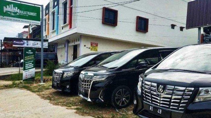 Armada Toyota Alphard untuk disewakan ke masyarakat di usaha rental Raja Transit, Kota Balikpapan, Kaltim