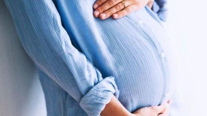 Ilustrasi berita remaja usia 14 tahun di Palu paksa keluarkan bayi di kandungan lalu buang bayinya ke toilet pria.