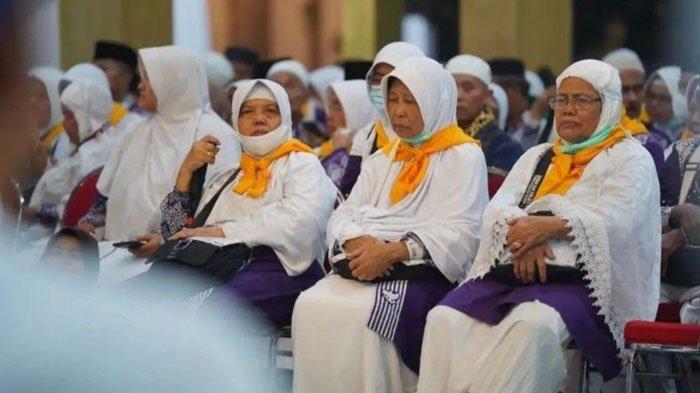 Sedikitnya 305 jemaah haji Indonesia asal Kabupaten Pacitan, Jawa Timur, tiba kembali di kota dengan sebutan 1001 Goa, Kamis (27/6/2024) dini hari.