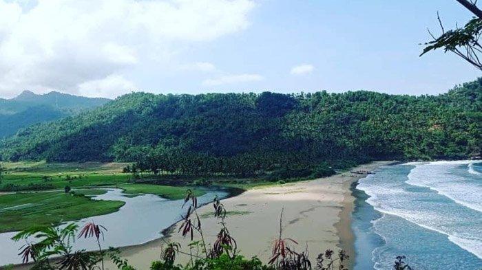Pantai Kebo Trenggalek yang viral di media sosial, 2020.
