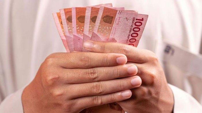 SUBSIDI UPAH - Ilustrasi uang pecahan seratus ribu rupiah. Pekerja swasta dengan gaji di bawah Rp3,5 juta dan guru honorer akan mendapat Bantuan Subsidi Upah (BSU).